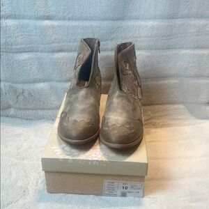 Very G Taupe Ankle Booties